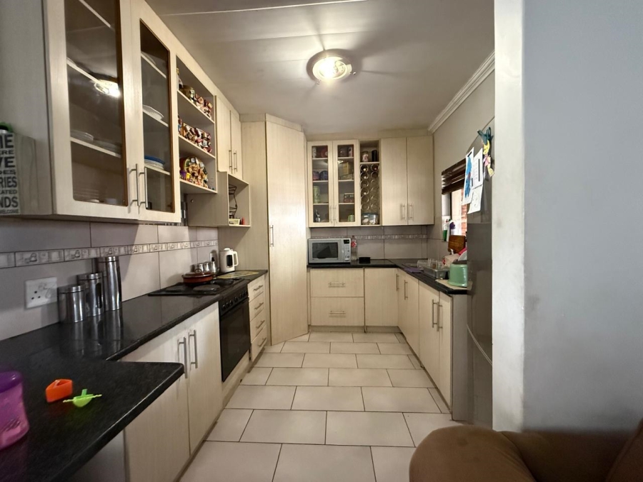 2 Bedroom Property for Sale in Waterval East North West